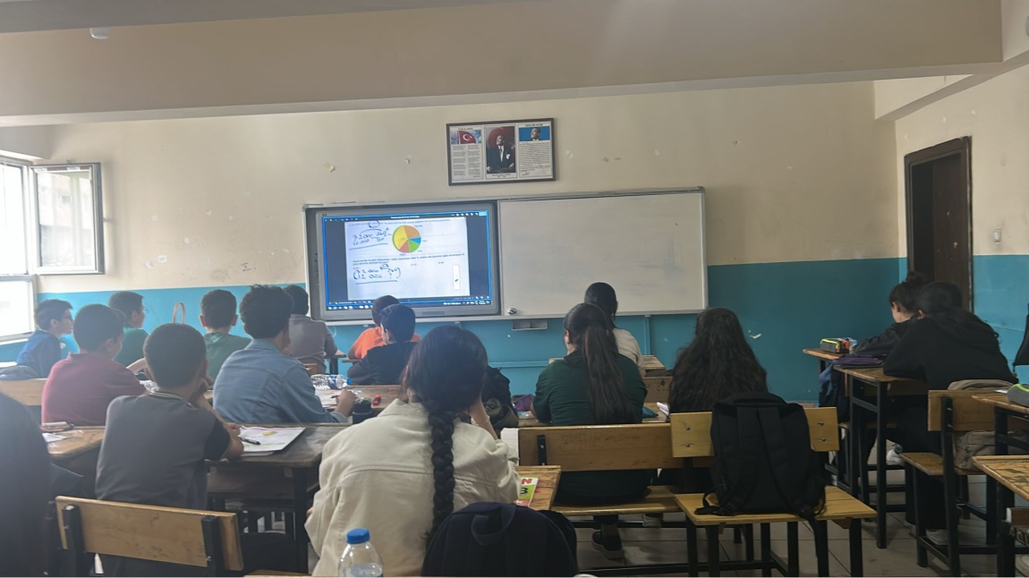  Akademik başarıyı artırmak  için her gün öğleden sonra 8. Sınıf öğrencilerine etüt yapıldı